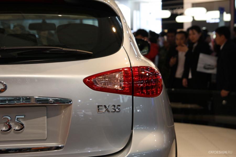  Infiniti EX35 2011 года  (фото 18 из 39)